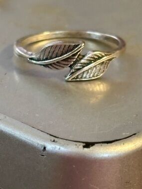 Silver tone Leaf Wrap Ring size 6.5